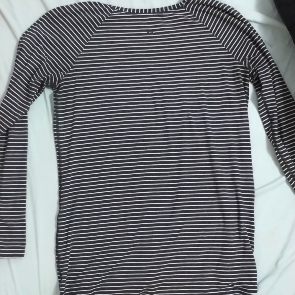 Lightweight Lululemon Emerald shirt.